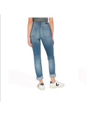Kut from the Kloth Catherine boyfriend distressed size 6